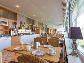 Feierabend-Flucht: Genussvolle Nacht in Levern Do-Fr