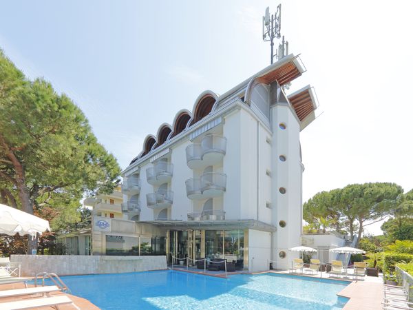 Mediterraner Urlaub in Lignano Sabbiadoro - 4 Tage Park Hotel Lignano Pineta, Friaul-Julisch Venetien inkl. Halbpension