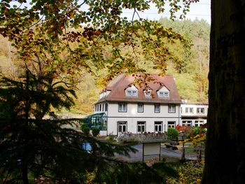 Burg, Brätel und Bier