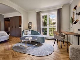 9 Tage zentral in der Hauptstadt verbringen