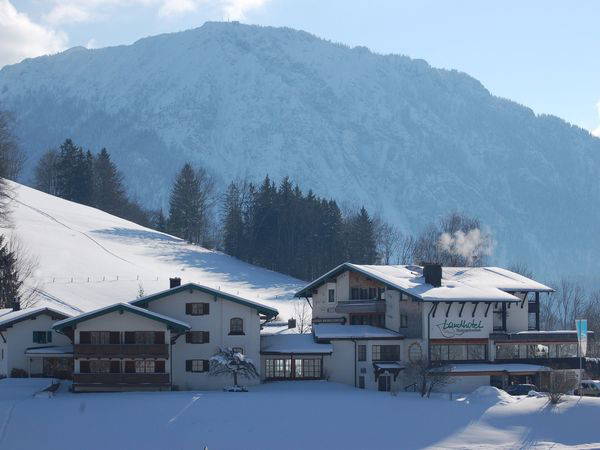 Osterurlaub - 5 Tage Feiertage im Chiemgau genießen Landhotel Maiergschwendt by DEVA in Ruhpolding, Bayern inkl. Halbpension