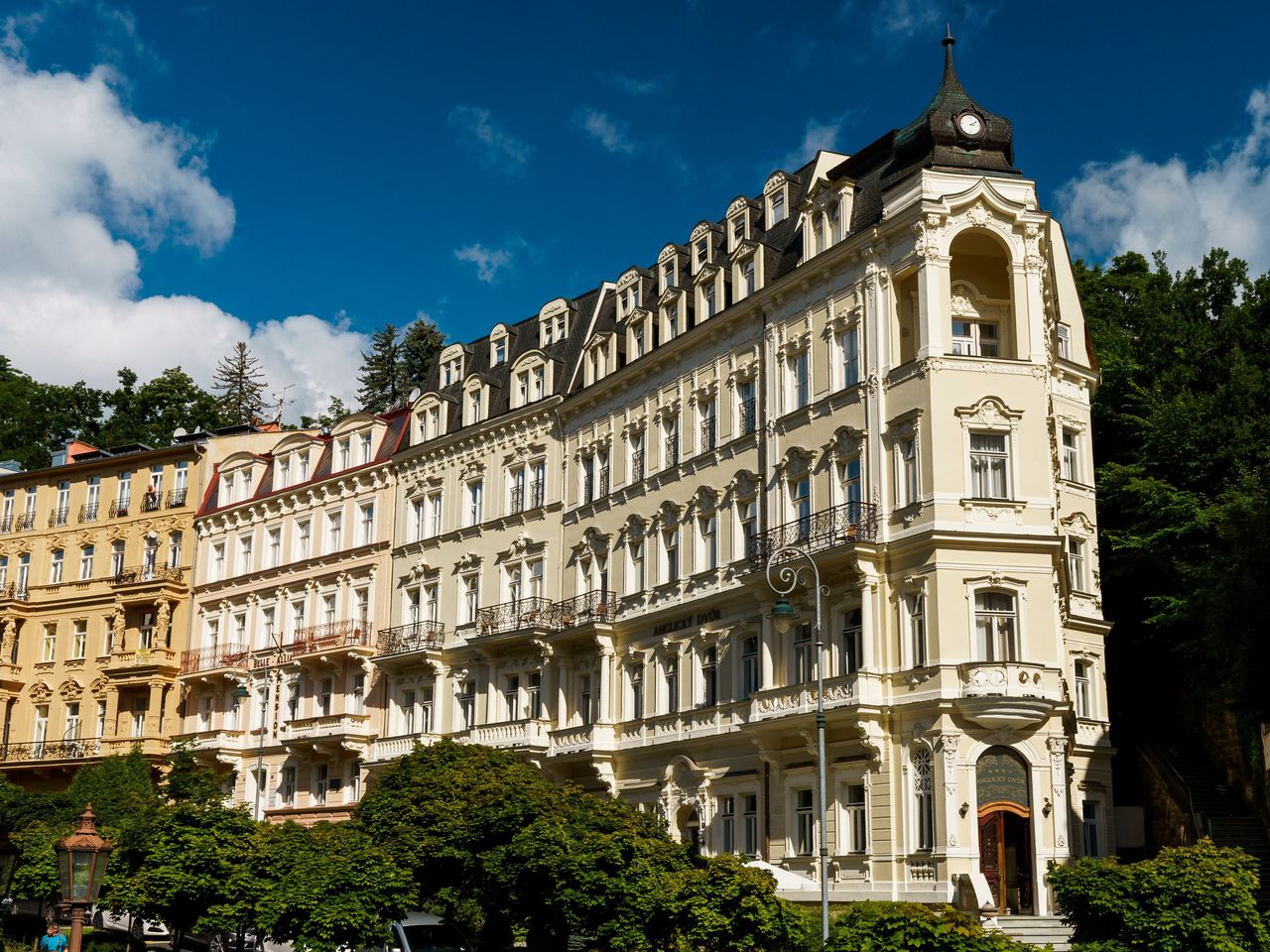 Wellnesszeit in Karlsbad mit Massage & Stadtführung