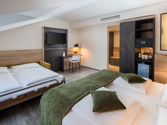 Vierbett-Familienzimmer (mind. 3 Personen)