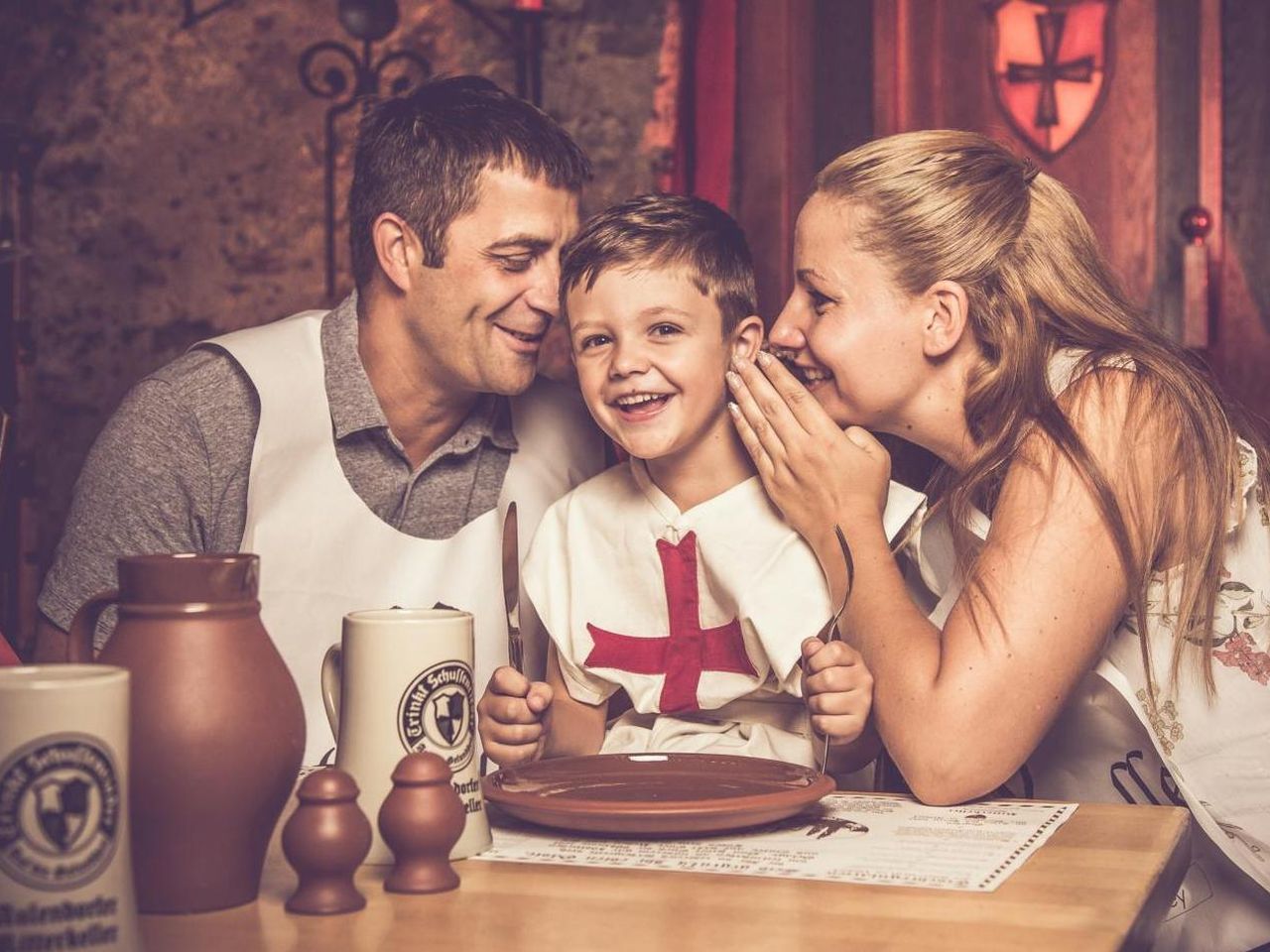 2 Mittelalterliche Übernachtungen und Dinner