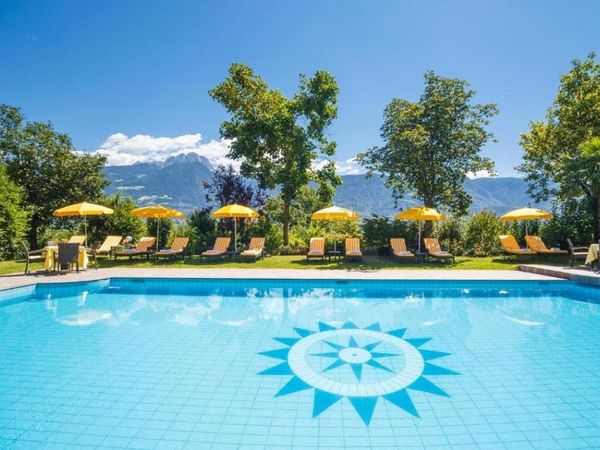 4 Tage 4=3 im Landhaus Kristall – Ihr Logenplatz über Meran in Marling, Trentino-Südtirol inkl. Halbpension