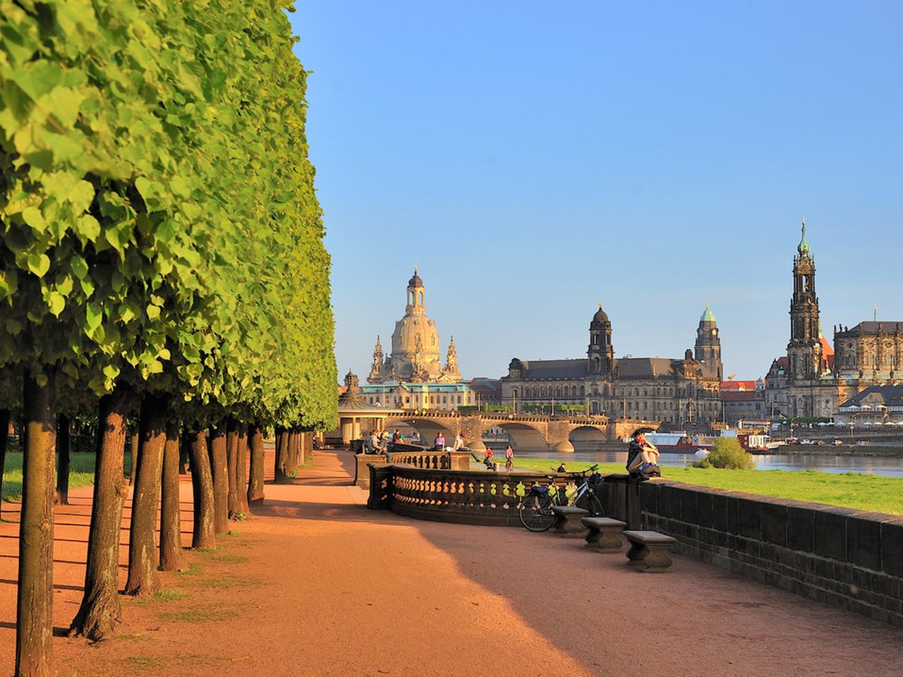 4 Tage Dresden erleben - 1 Tag Hop-On-Hop-Off Bustour