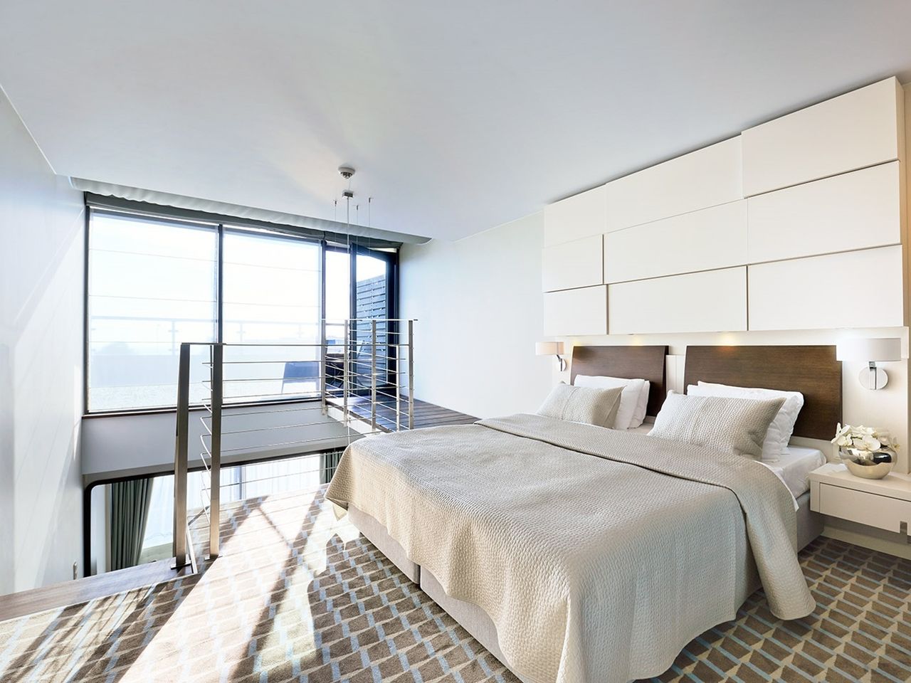 Marine Hotel & Ultra Marine