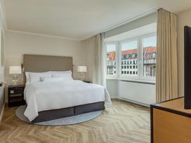 9 Tage zentral in der Hauptstadt verbringen