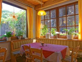 FRÜHLINGSER­WACHEN AN DER MOSEL 