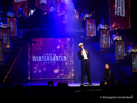 AHOI - Swing, Dinner & Acrobatics im Wintergarten Varieté Berlin mit Ticket und Hotel