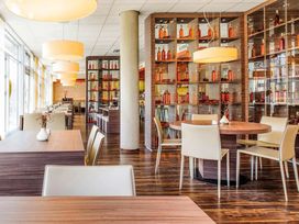 2 Tage Kurzurlaub mit Frühstück im Hotel ibis Friedrichshafen Airport Messe