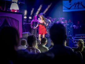 Amy in the Sky - Club Forever in Berlin mit Ticket und Hotel