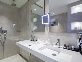 7 Tage in der größten Einkaufsstadt des Ostens