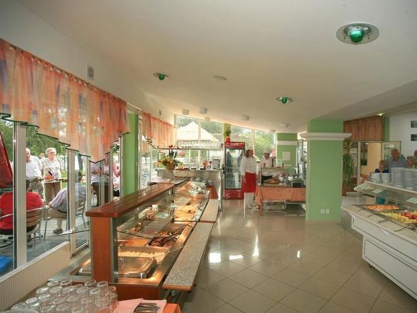 Riviera Hotel