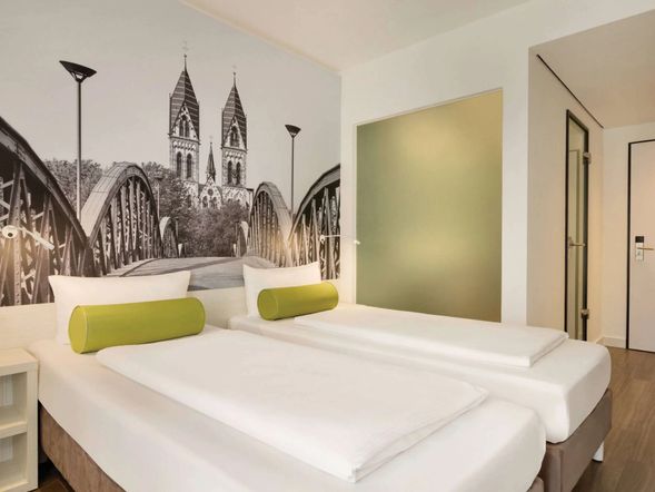 Super 8 by Wyndham Mainz Zollhafen