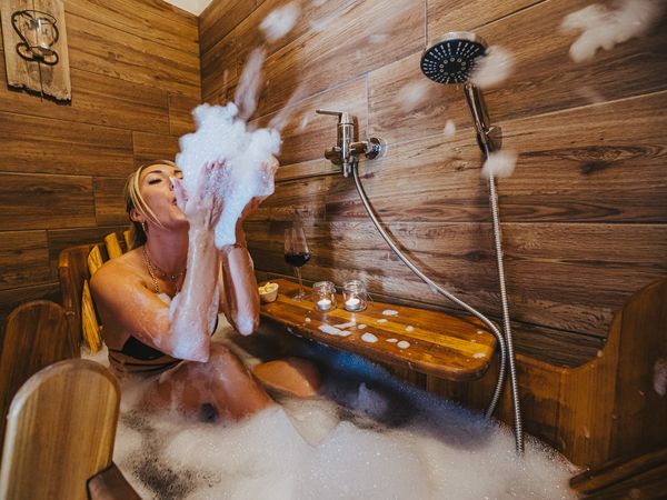 Weinfass Deluxe + Romantik Wellness in Grub an der March Halbpension