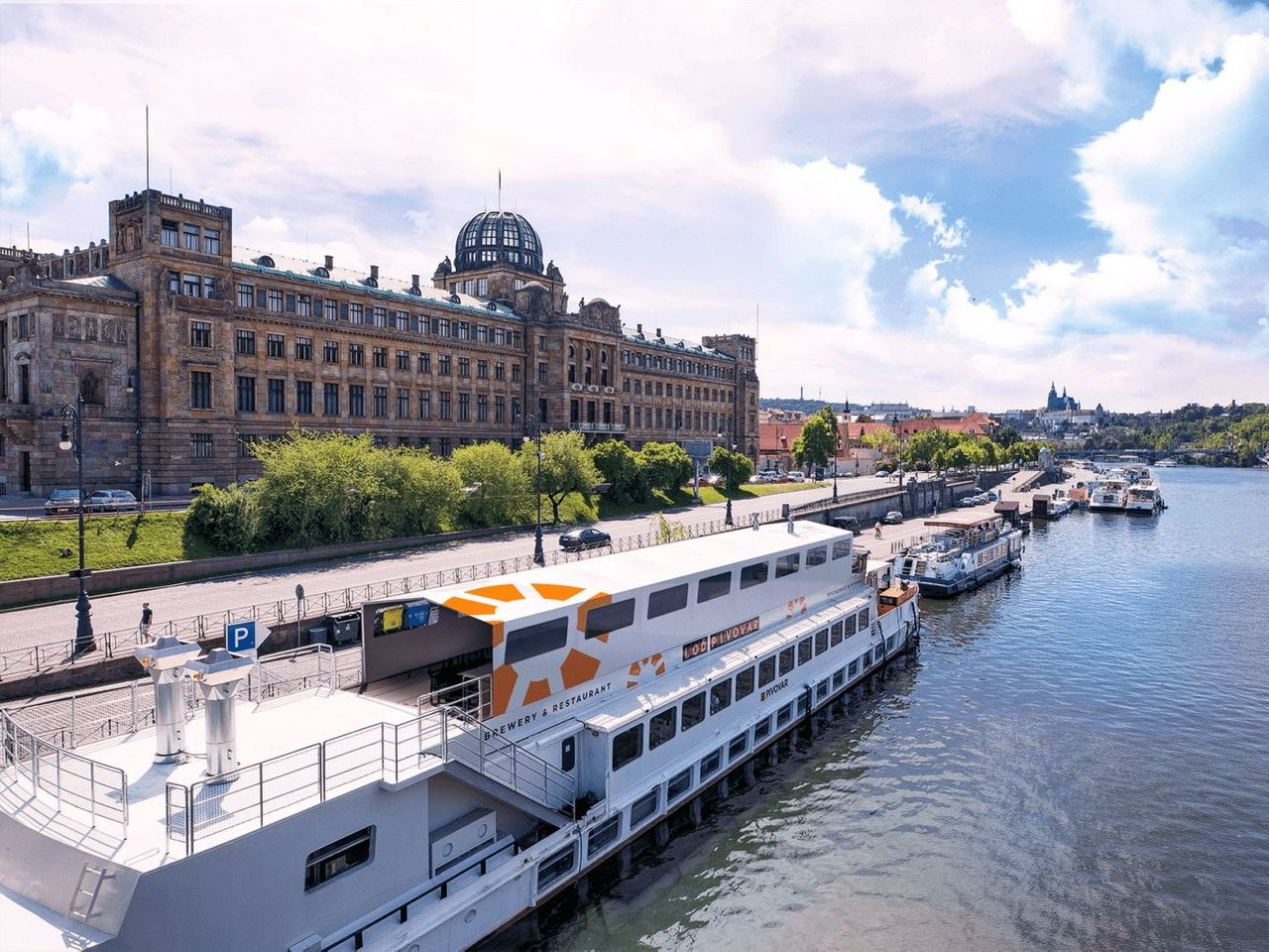 Städte- und Wellnessreise über den Dächern Prags