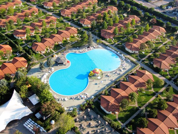 Wasserpark und Strand - 3 Tage am Gardasee Camping Bella Italia in Peschiera del Garda, Venetien inkl. Frühstück