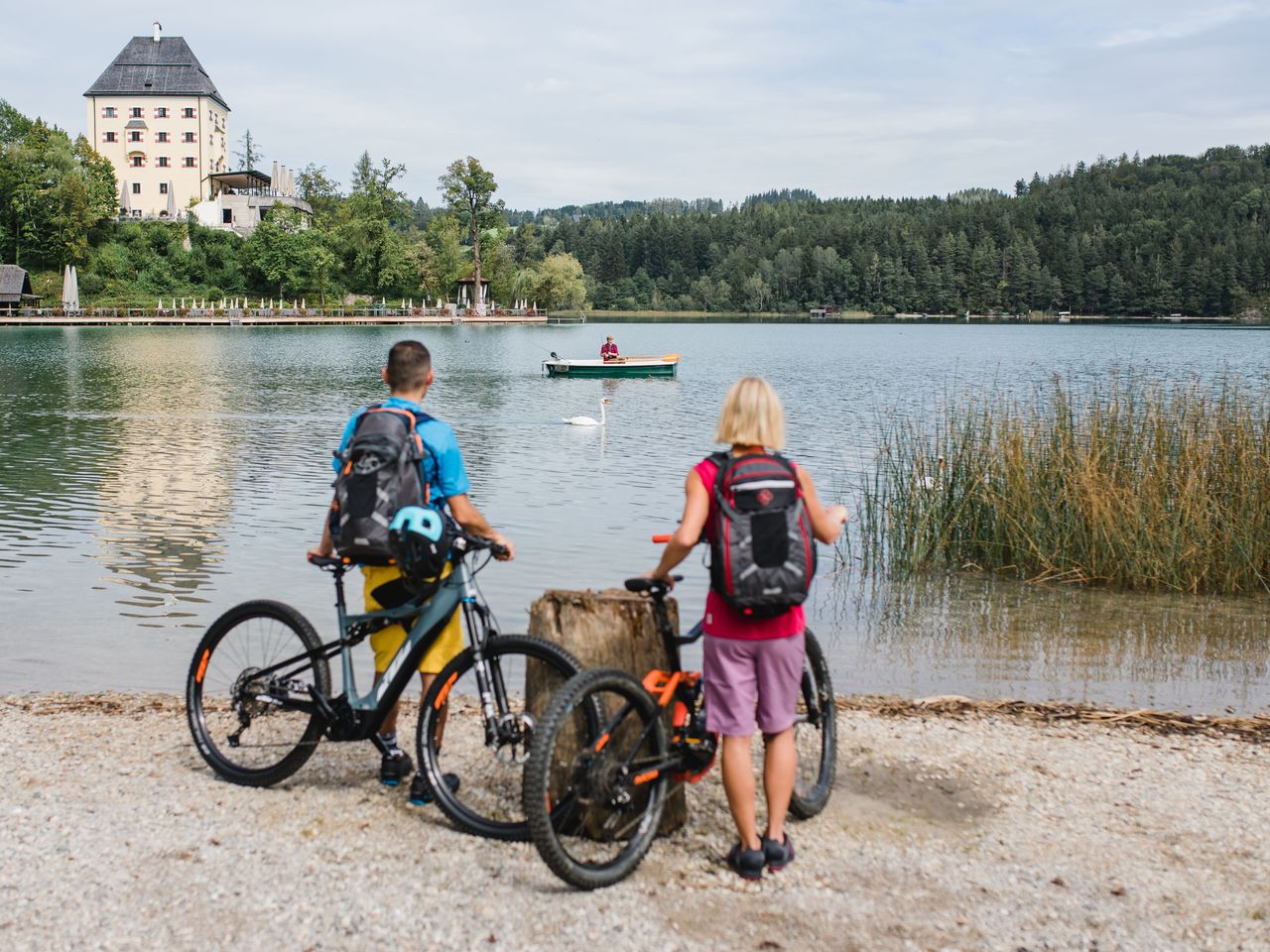 Berge und Seen mit dem E-Mountainbike erkunden mit FR