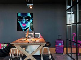 2 Tage Kurzurlaub mit Frühstück im MOXY Vienna Airport