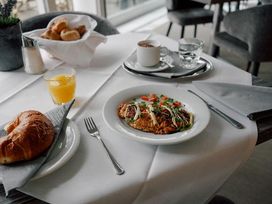 Auszeit 2 Tage mit Frühstück im Eventhotel Pyramide
