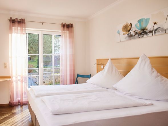 Ferienapartments mit Balkon zur Sonnenseite und Blick auf die Mosel