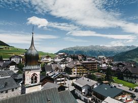 Fröhliche Familienzeit in Tirols Skidimension