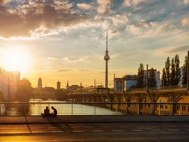 Amy in the Sky - Club Forever in Berlin mit Ticket und Hotel