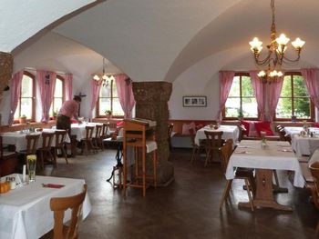 4 Relaxtage mit Therme & Verwöhnmenü