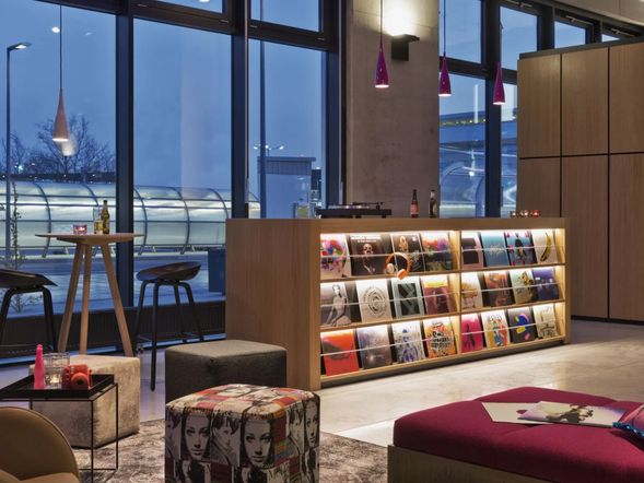 MOXY Vienna Airport