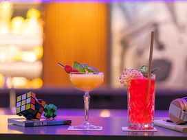 2 Tage Kurzurlaub mit Frühstück im Moxy Berlin Airport