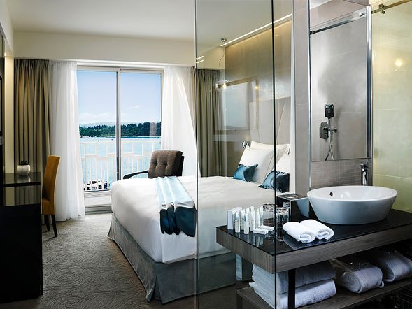 Doppelzimmer mit Balkon und Meerblick