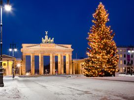 Stars in Concert - Berlins Kultshow mit Ticket und Hotel