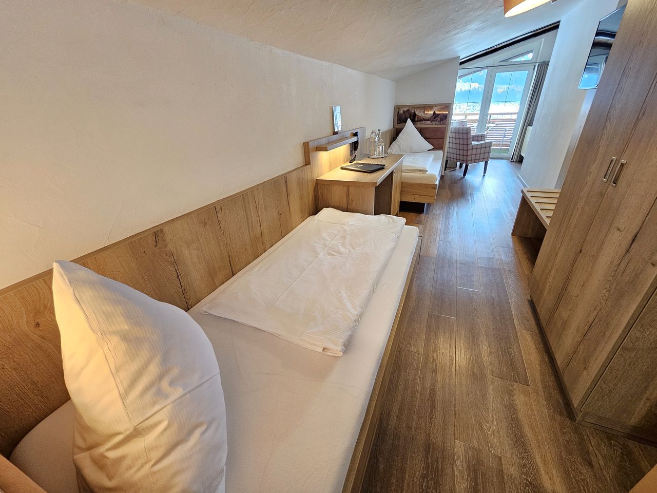 Zweibettzimmer mit Ost-Süd-Panoramabalkon