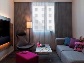 2 Tage Kurzurlaub mit Frühstück im MOXY Vienna Airport