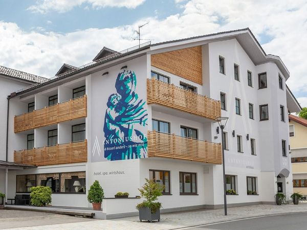 5 Tage Silvester in Bayern: Gala, Musik & Tanz ins neue Jahr Wellnesshotel Antoniushof in Ruhstorf a.d.Rott inkl. Halbpension Plus