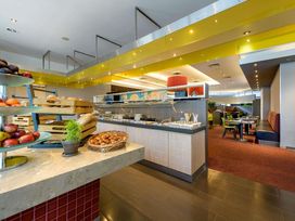 2 Tage mit Frühstück im Hotel Novotel Aachen City