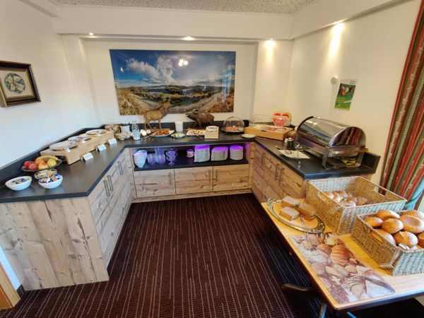 Auf vier Pfoten durch das Sauerland: 3 Tage Urlaub mit Hund in Willingen, Hessen Frühstück