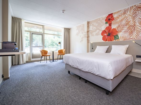Geräumiges Doppelzimmer mit Balkon