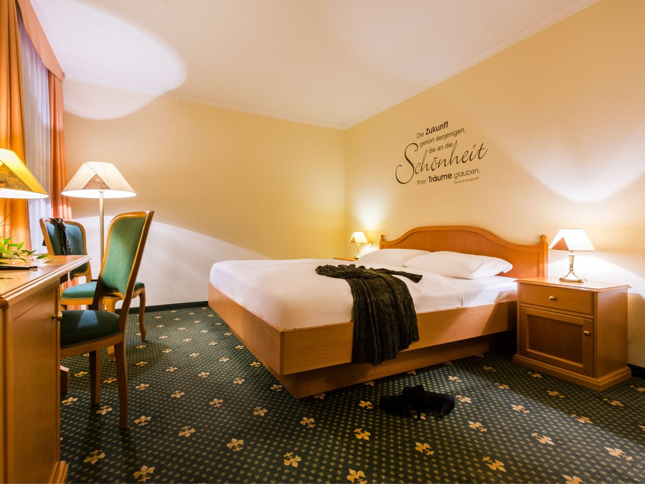 Doppelzimmer Standard Classic zur Straßenseite