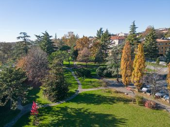 Herbst-Trekking mit italienischen Seepanorama