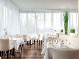 2 Tage Kurzurlaub mit Frühstück im Wyndham Garden Wismar Hotel