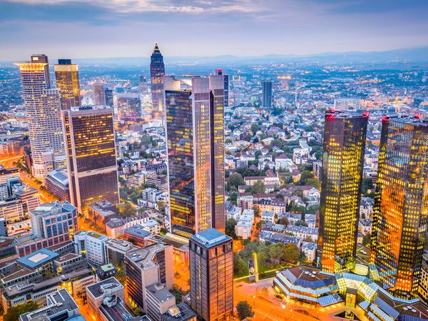 Mit der Familie nach MAINhattan I Wolkenkratzertour in Frankfurt am Main Frühstück