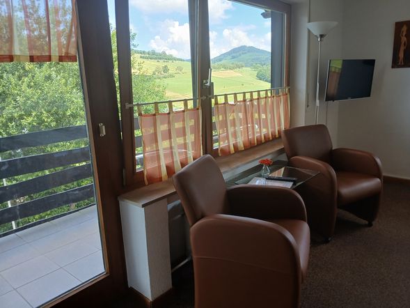 Komfortzimmer mit Balkon und Bergblick