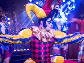 DIE PULVERFASS WEIHNACHTSSHOW – Santas Pink Secret! auf der Reeperbahn in Hamburg mit Showticket & Hotel
