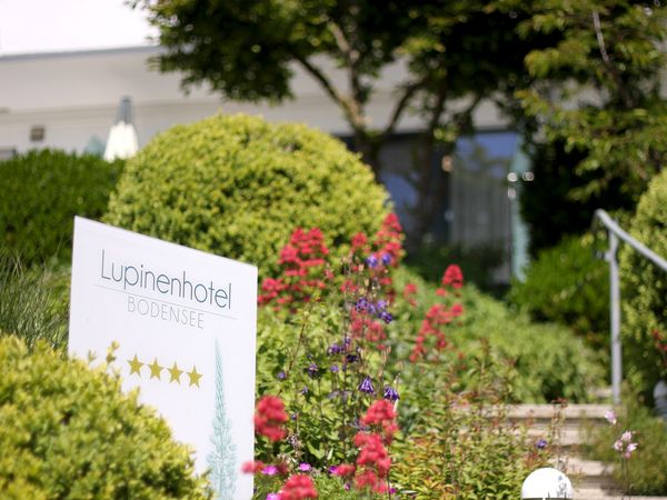 6 Tage Bodenseeblick im 4 Sterne Hotel mit Pool – Lupinenhotel Bodensee in Sipplingen inkl. Frühstück