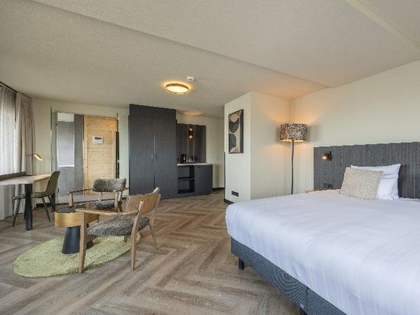 5 Tage im Leonardo Hotel IJmuiden Leonardo Hotel IJmuiden Seaport Beach in Ijmuiden, Nordholland (Noord-Holland)