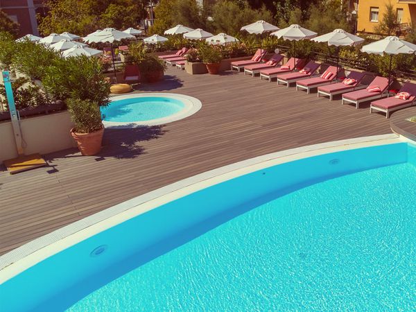 8 Tage zwischen Strand und Bergen mit Halbpension in Pesaro