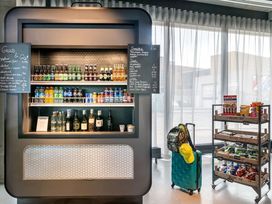 2 Tage Kurzurlaub mit Frühstück im Moxy Berlin Airport