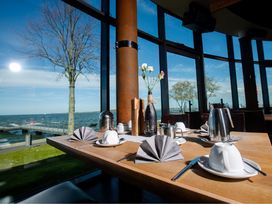 Romantikzauber an der Ostsee inkl. Menü & Kinobesuch